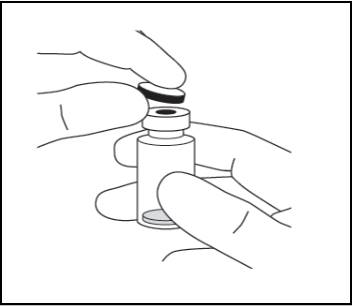 Bilden visar hur du tar bort plastlocket från injektionsflaskan