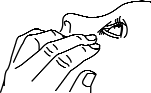 3. Luta huvudet bakåt och dra försiktigt ner det nedre ögonlocket så att det bildas en ficka mellan ögonlocket och ögat (figur 1).