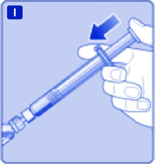 Luta sprutan något med injektionsflaskan pekande neråt. Tryck in kolvstången så att all spädningsvätska injiceras ner i injektionsflaskan.
